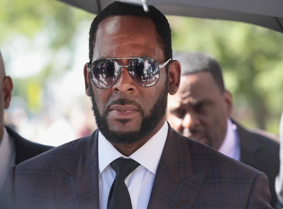 R Kelly leaves the Leighton Criminal Courts Building following a hearing on 26 June, 2019 in Chicago, Illinois.