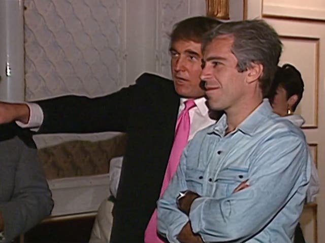 Donald Trump y Jeffrey Epstein en una fiesta en noviembre de 1992