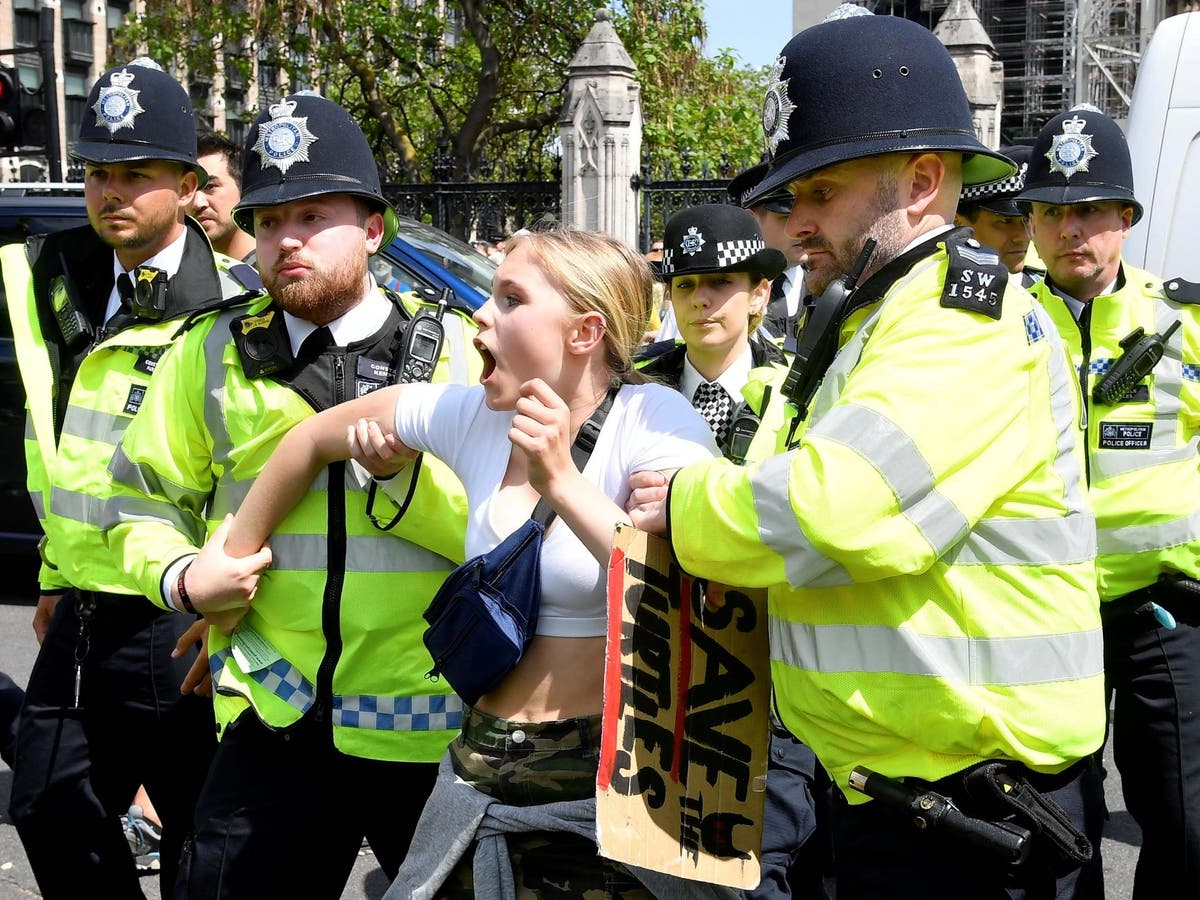 ‘you Cant Arrest Us All Extinction Rebellion Respond To Police Saying They Wont Allow Repeat 6393