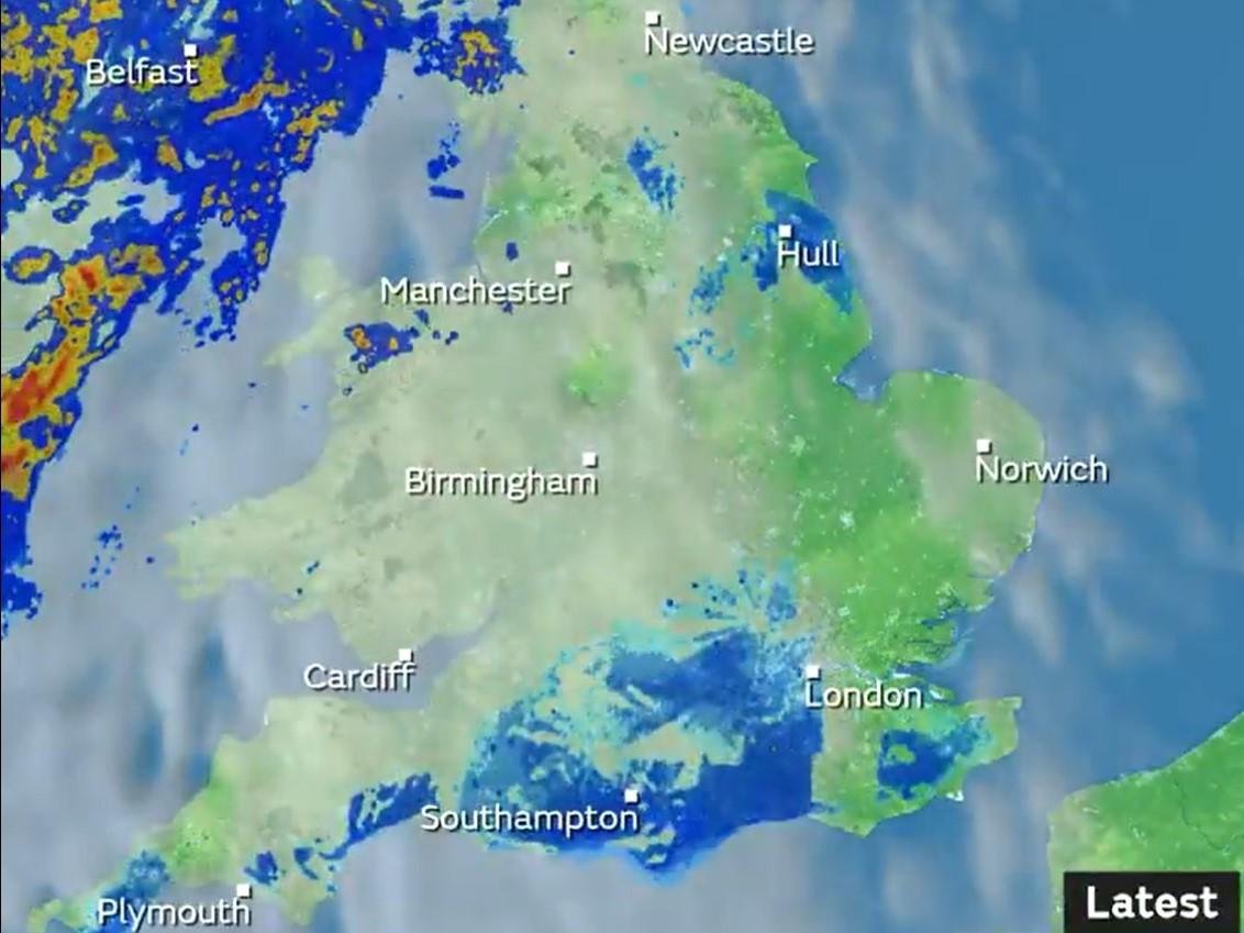 Cloud seen coming in across south coast of England is actually a swarm of ants
