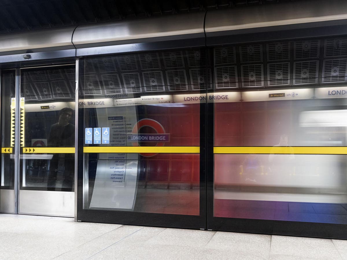 Mobile phone coverage to be available on more London Tube lines