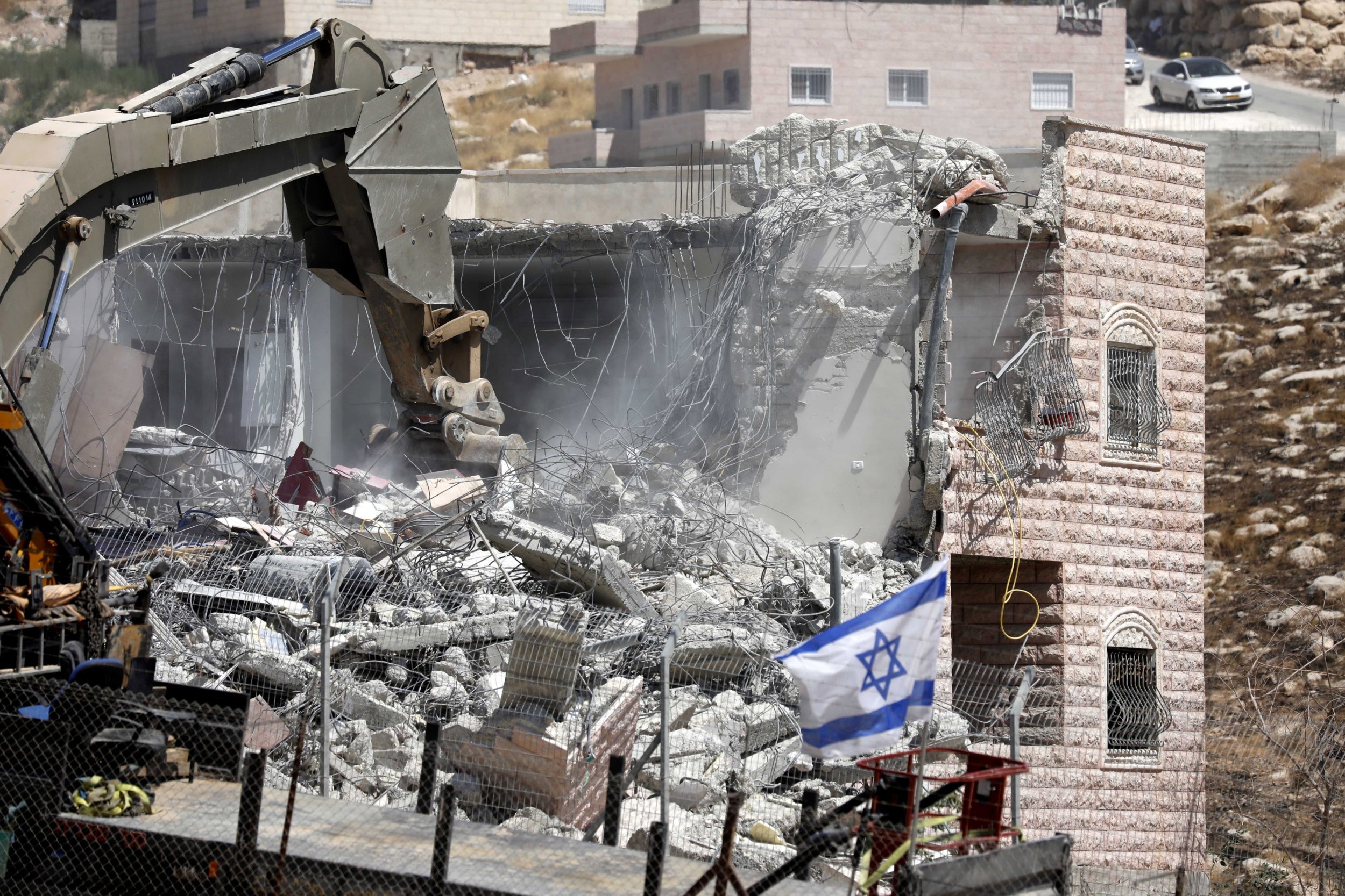 Israel begins demolishing Palestinian homes in east Jerusalem