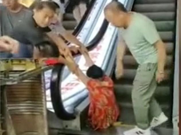 Shopper trapped in escalator at mall in Harbin, China
