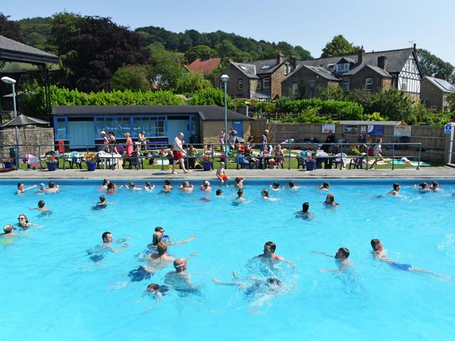 Crowds flocked to Hathersage Outdoor Swimming Pool in Derbyshire under the scorching sun