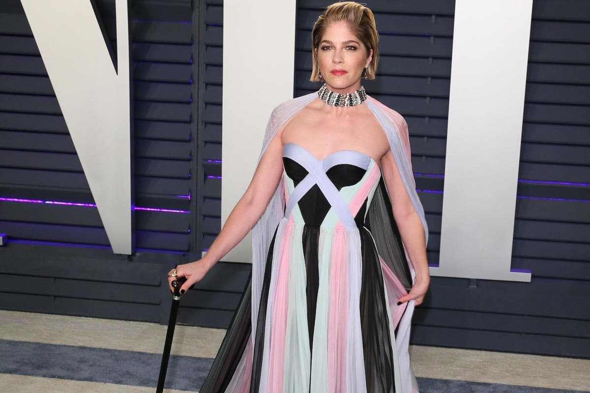 selma-blair-shares-picture-of-shaved-head-as-she-announces-banner-day