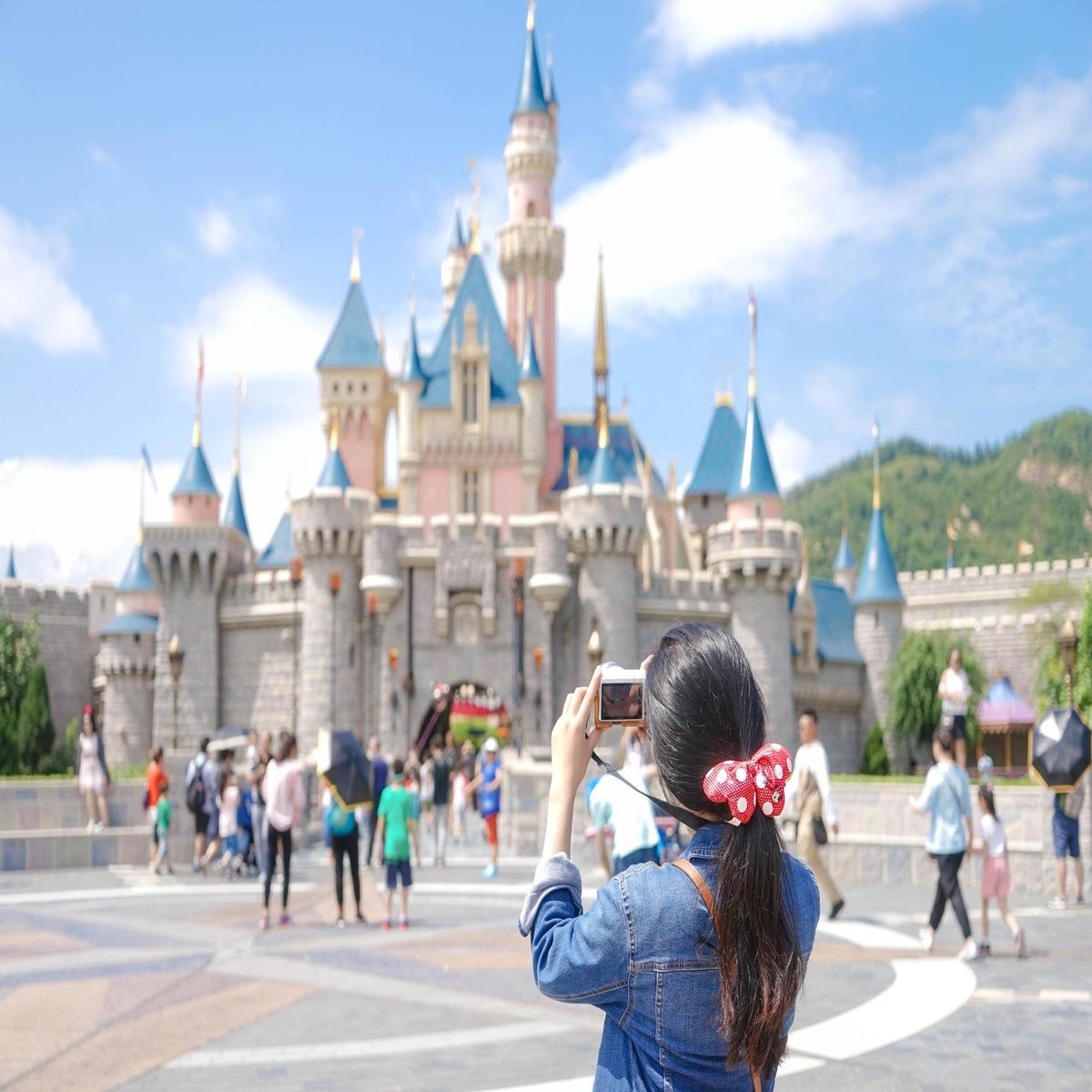 A Mom Wants Disney To Ban Childless Adults Because 'They Don't Understand  What It's Like To Be A Mother