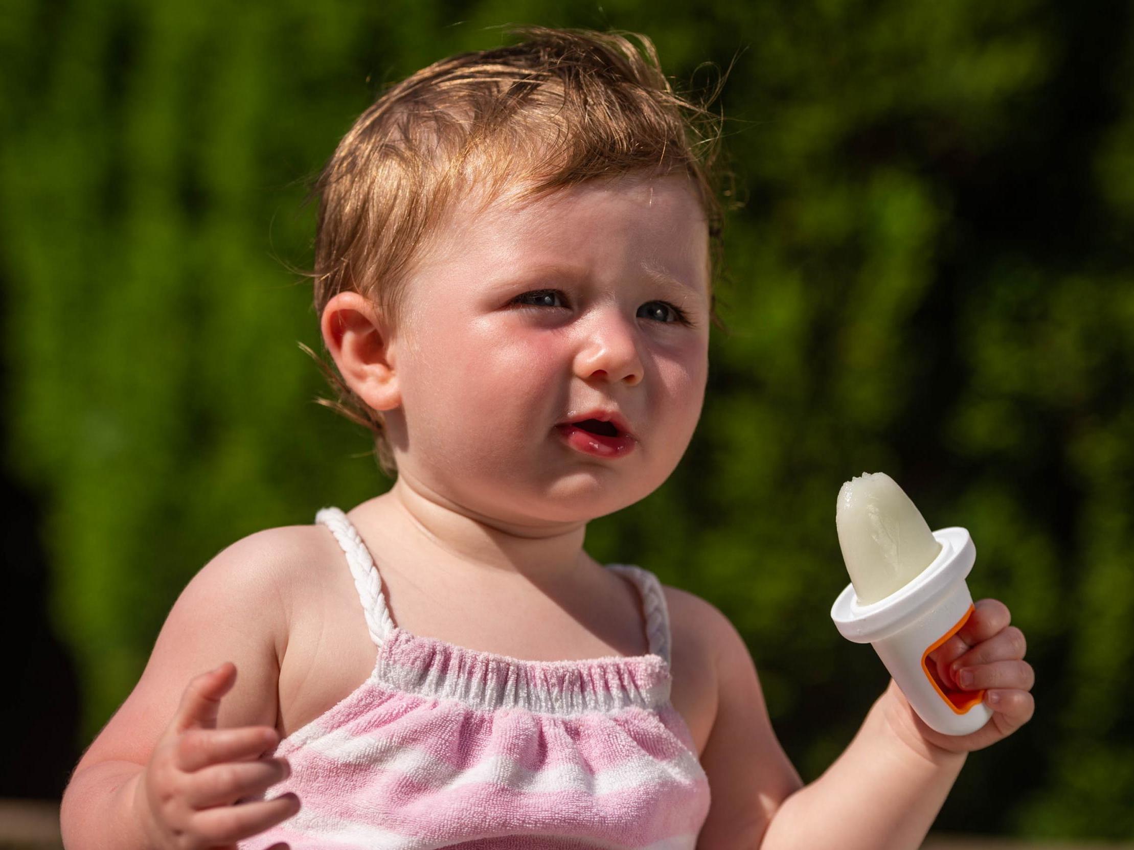 Mother makes breast milk ice lollies for baby during heatwave