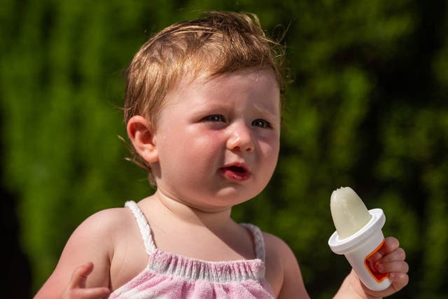 Mother makes breast milk ice lollies for baby during heatwave