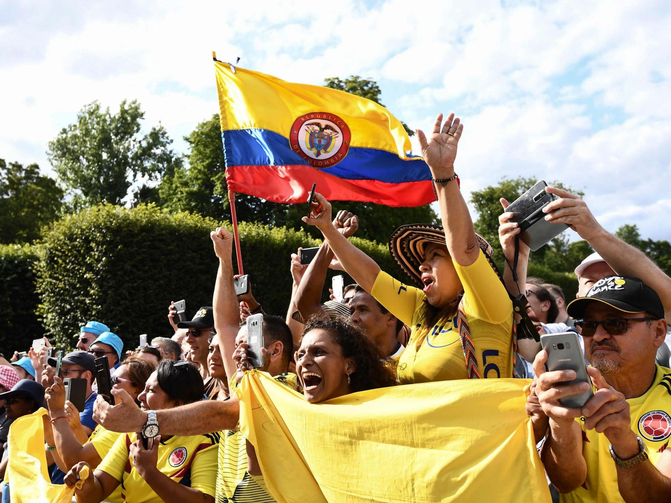 Colombian fans in Paris to see Egan Bernal