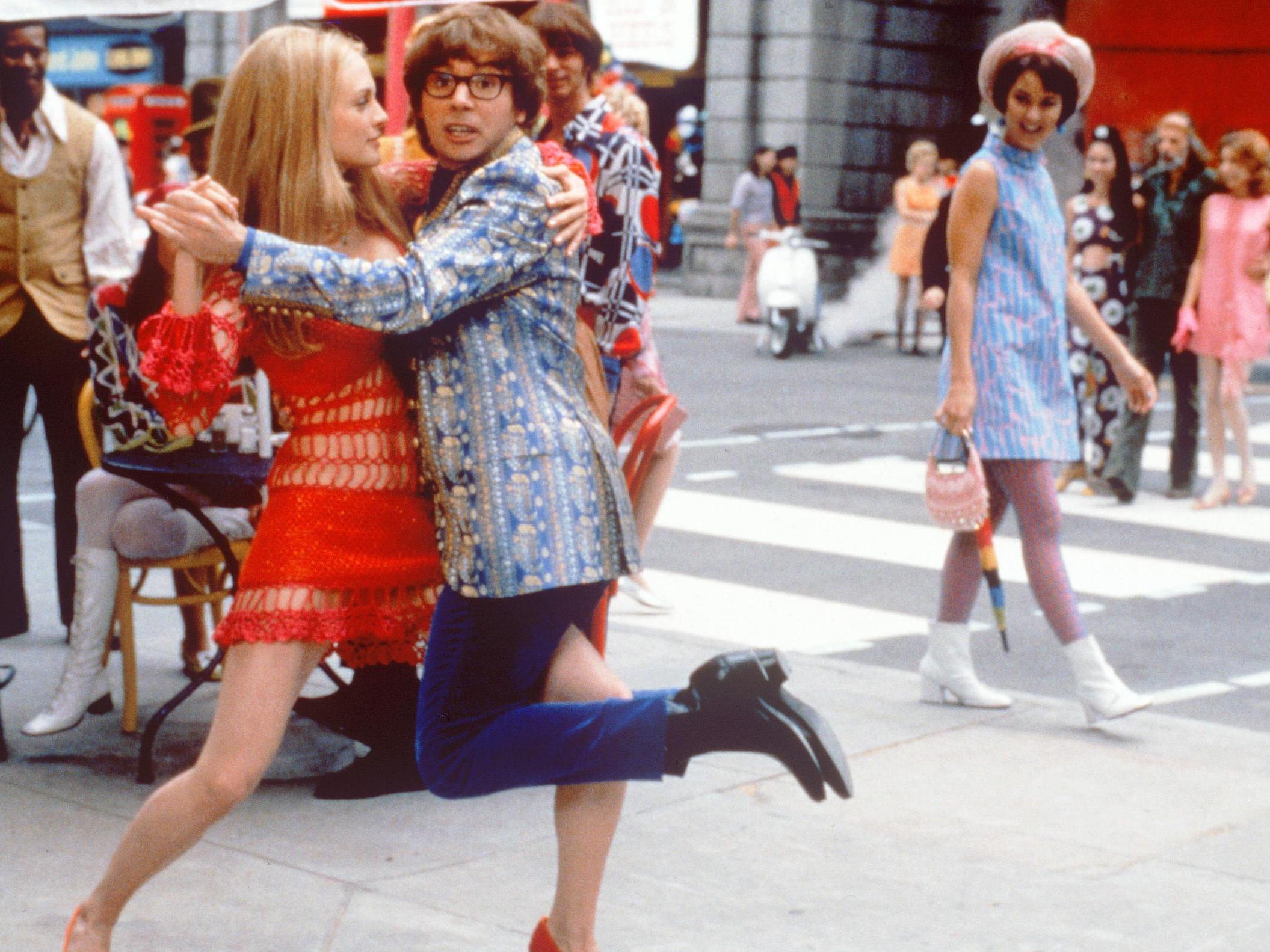 Heather Graham and Mike Myers’ dance scene in ‘Austin Powers 2’