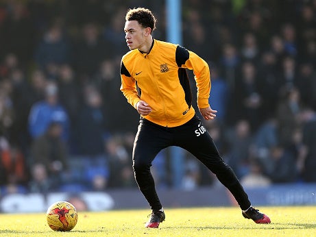 Luke Amos on loan with Southend in February 2017