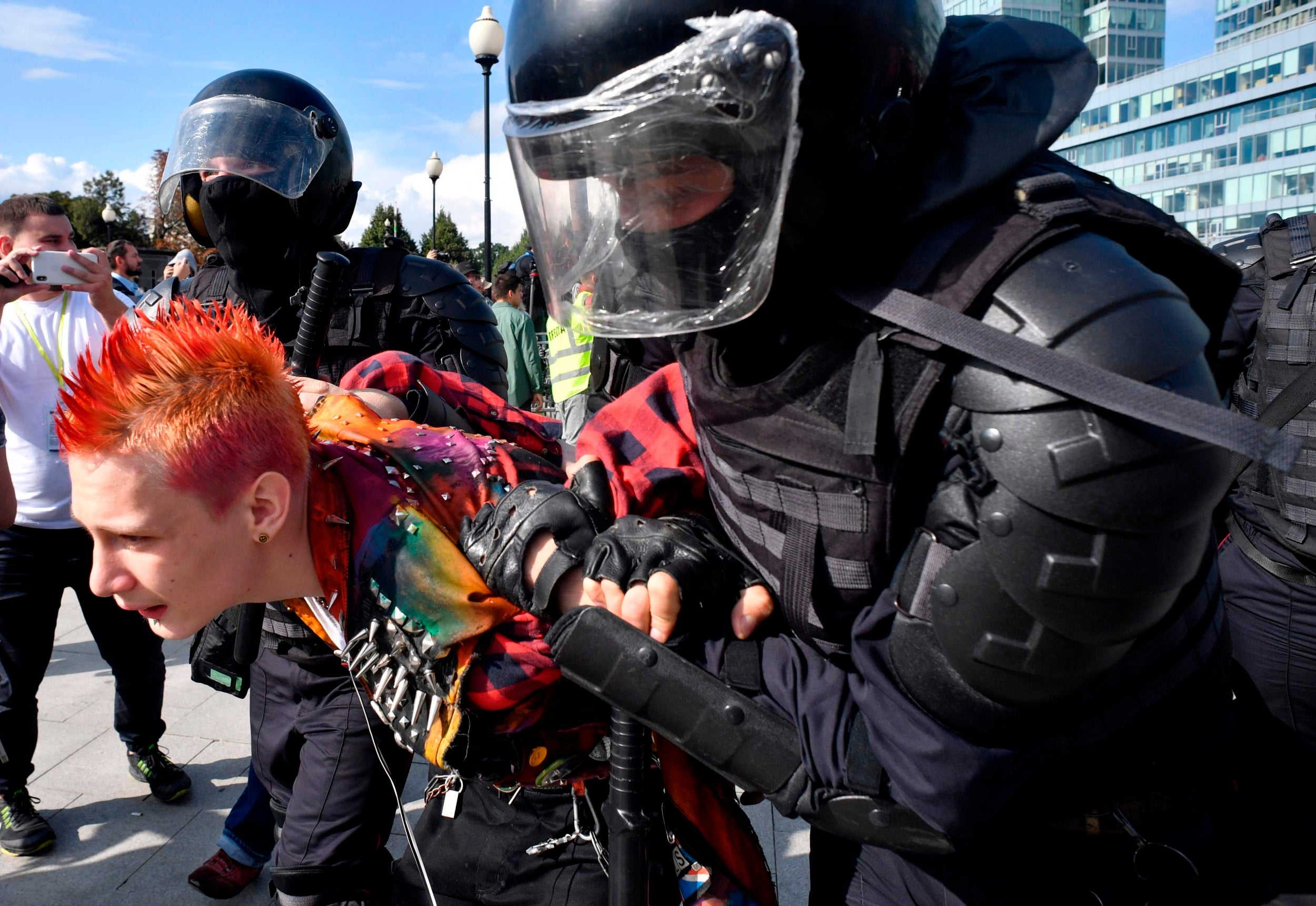 https://static.independent.co.uk/s3fs-public/thumbnails/image/2019/08/03/16/Moscow-protests-15.jpg