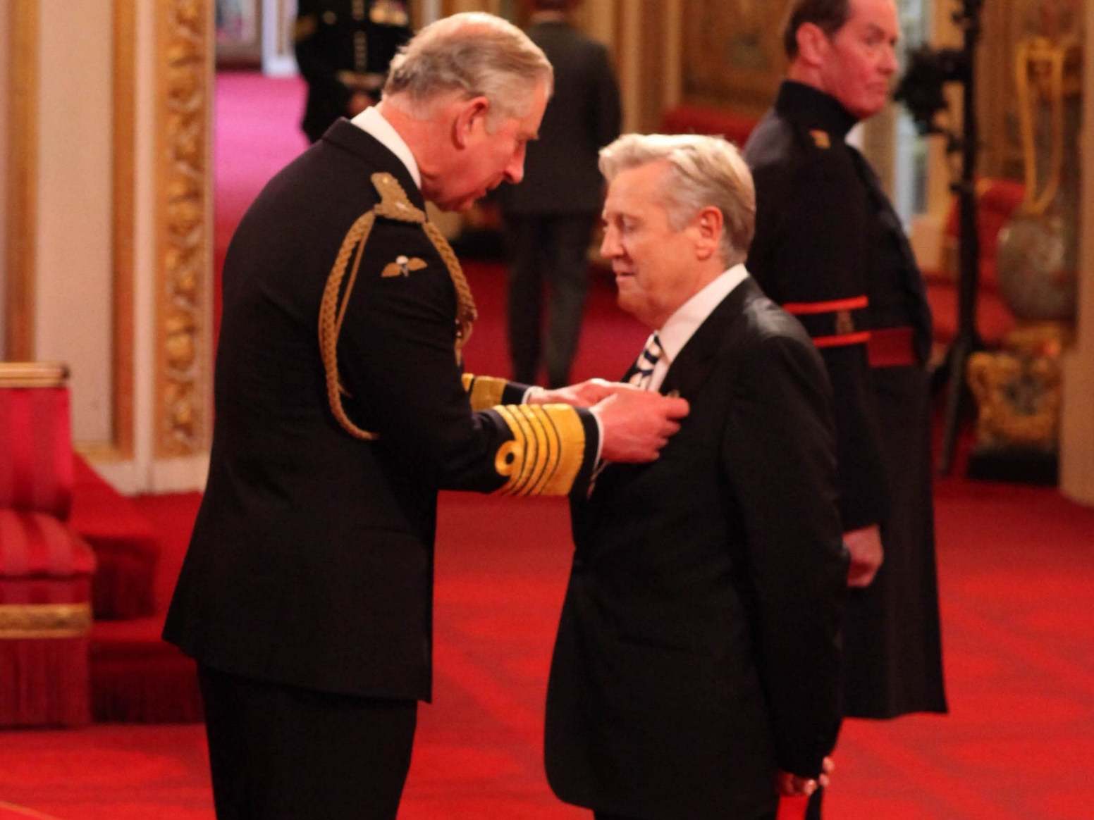 Longthorne receives the MBE from Prince Charles in 2012