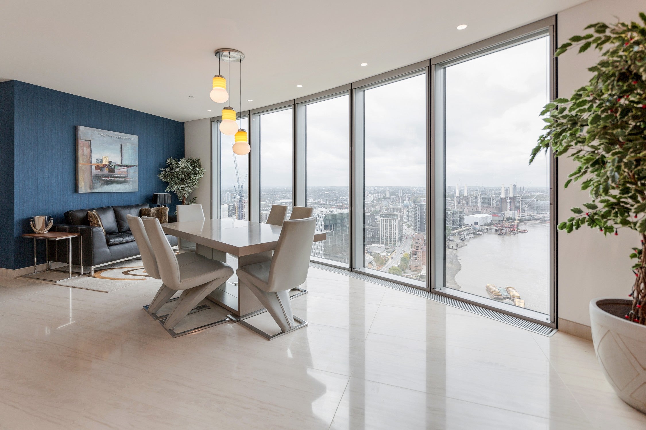 This sleek high-rise benefits from a bird’s eye view of the Thames