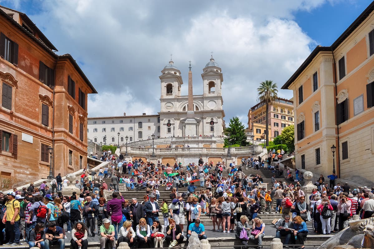 Rome bans people sitting down on famous landmarks