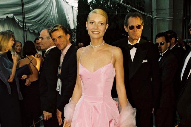 Gwyneth Paltrow wears Ralph Lauren at the 1999 Academy Awards
