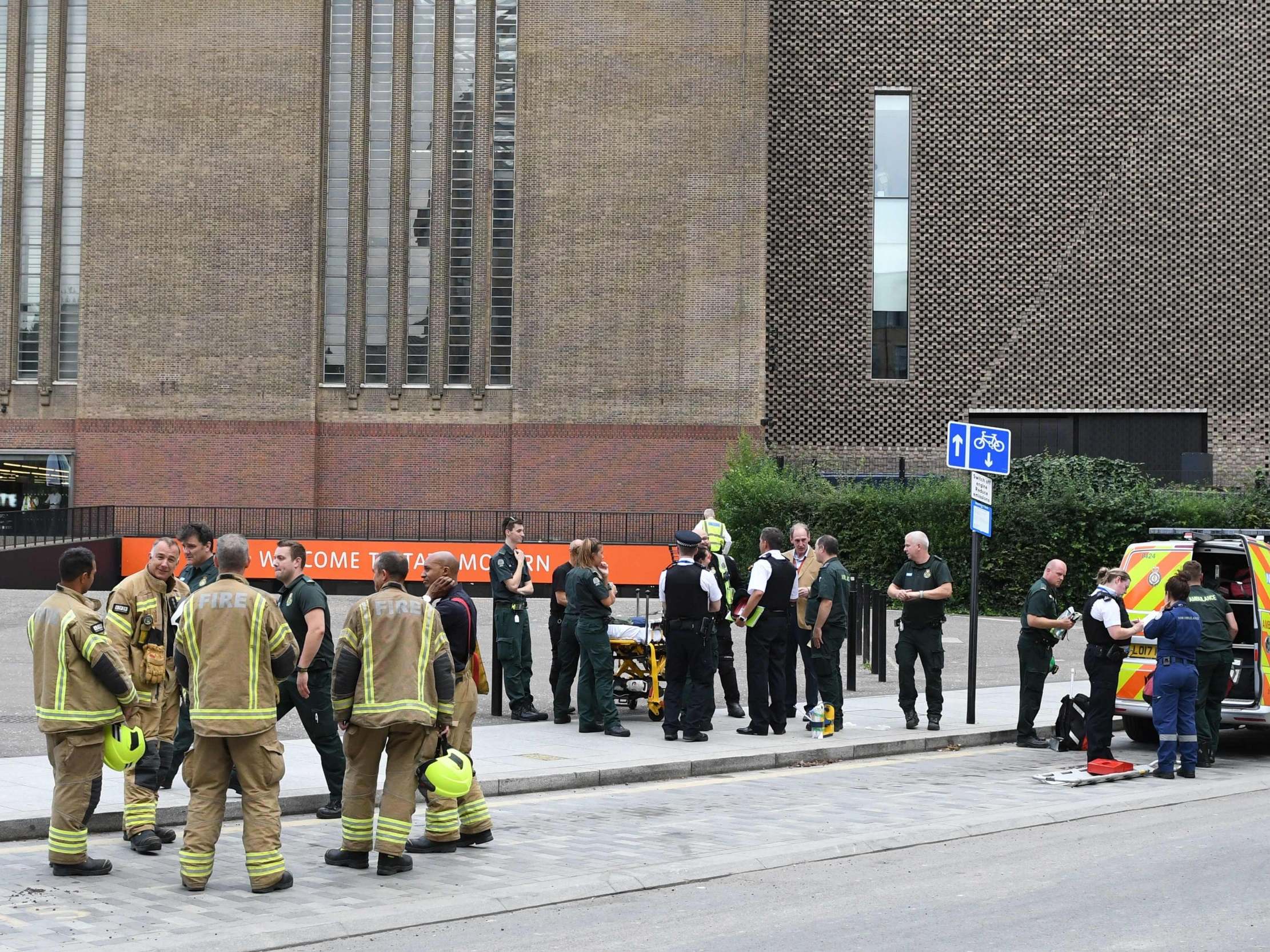 &#13;
Emergency services outside Tate Modern after it was evacuated following the incident &#13;