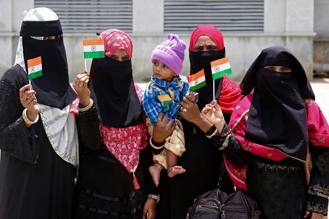 <p>Indian Muslim women pose with Indian flags as part of the Independence Day celebrations in Bengaluru city on 15 August 2019 </p>