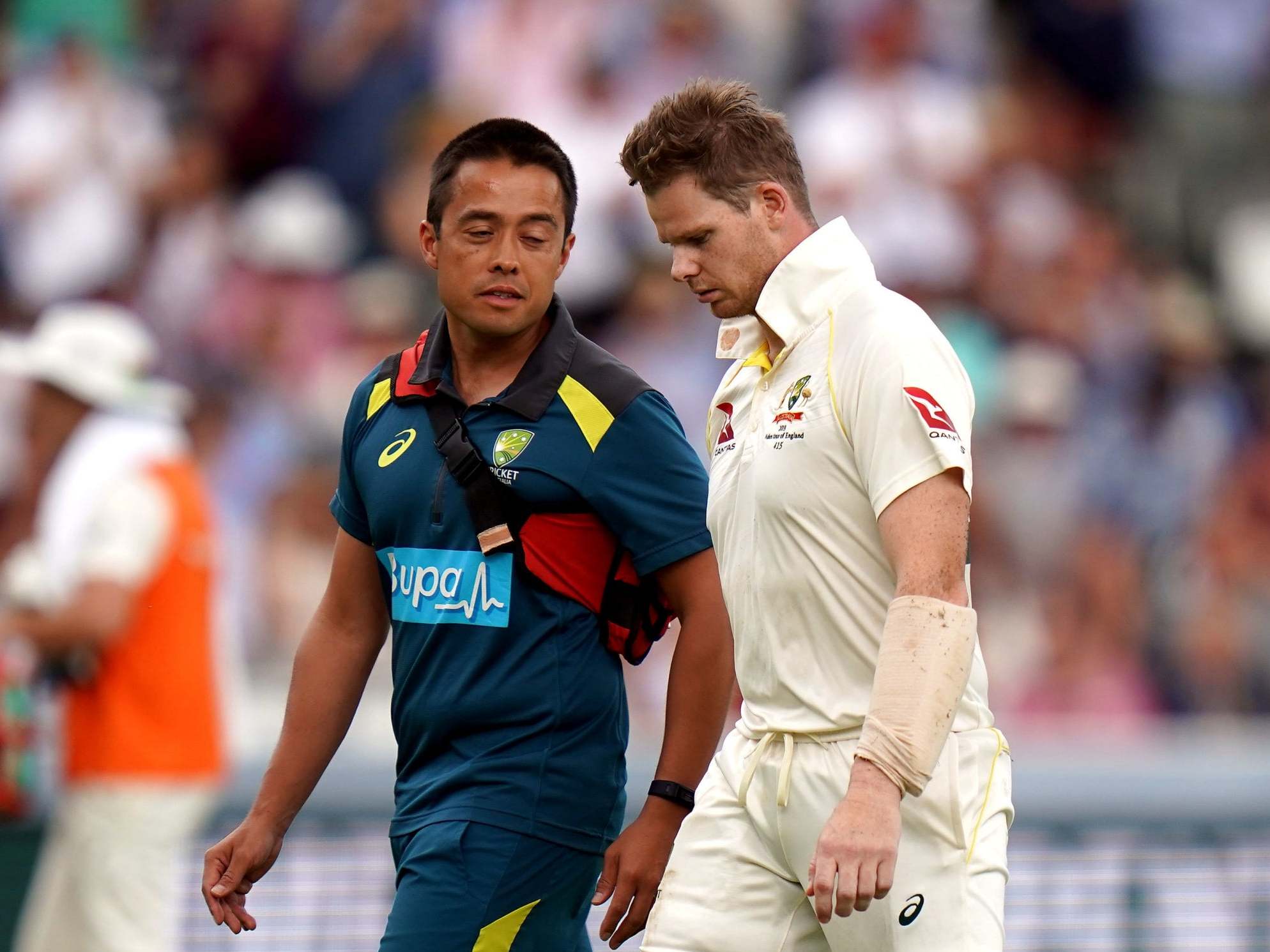 Smith leaves the field after being hit by Archer