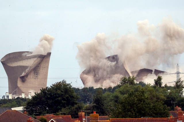 The cooling towers at the disused coal-fired Didcot power station in Oxfordshire are demolished on 18 August 2019.