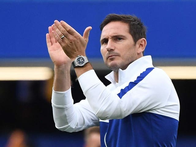 Lampard applauds the Chelsea fans