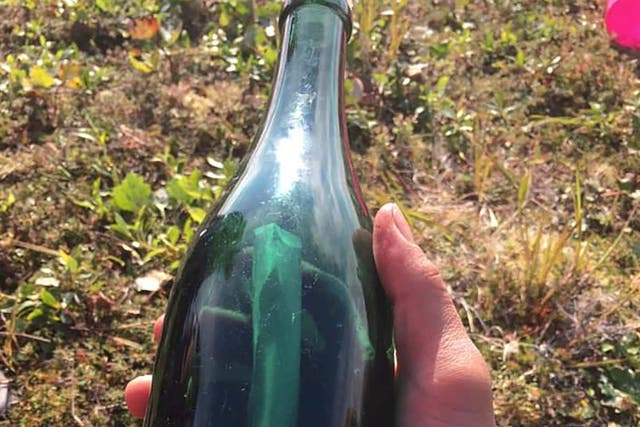Tyler Ivanoff discovered a message in a bottle wrtitten by a Cold War Russian sailor in 1969 washed ashore near Shishmaref, in Alaska.