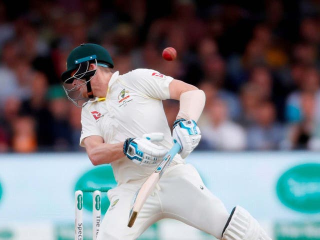 Steve Smith is hit by a Jofra Archer bouncer