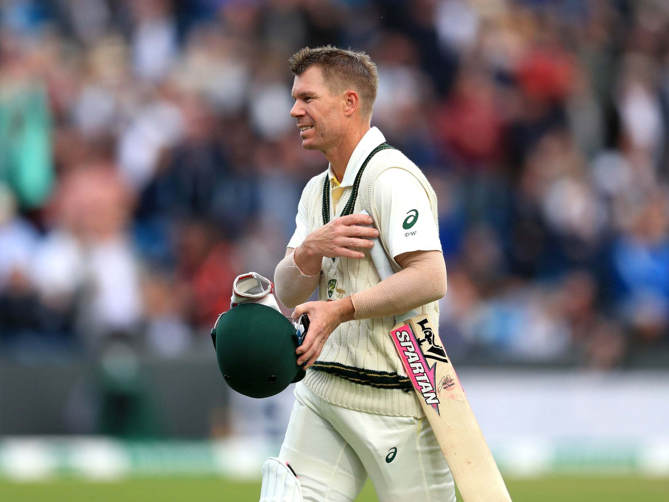 David Warner leaves the field after being dismissed by Jofra Archer