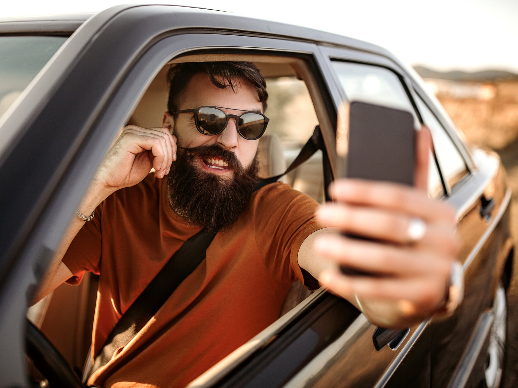 Reckless: one in 10 young adults are asked to take photos while driving