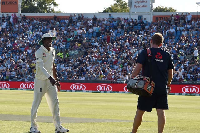 Jofra Archer limps off the field during the second day of the third Ashes Test