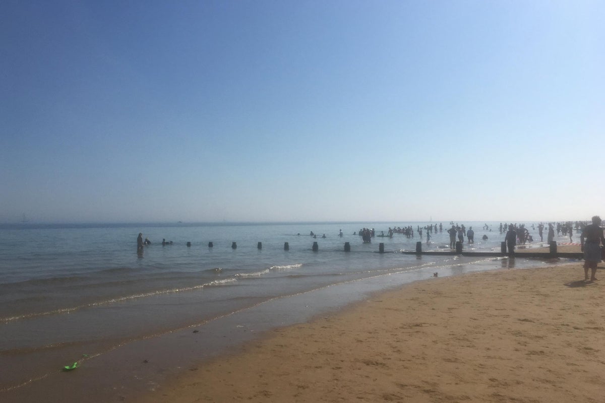 https://static.independent.co.uk/s3fs-public/thumbnails/image/2019/08/25/19/frinton-beach-coughing.jpg?width=1200&height=800&crop=1200:800