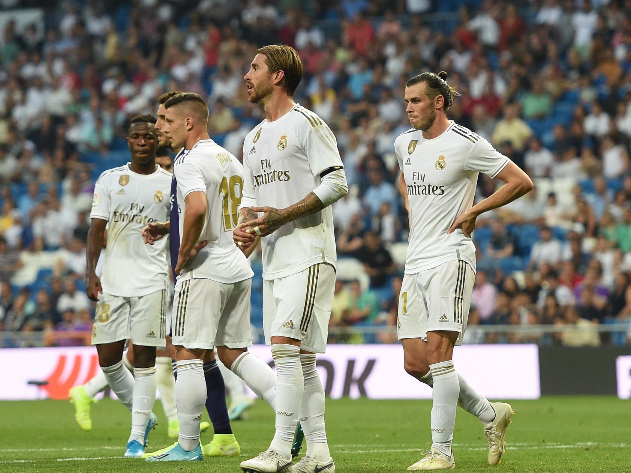 Real Madrid appear dejected after conceding an equaliser vs Valladolid