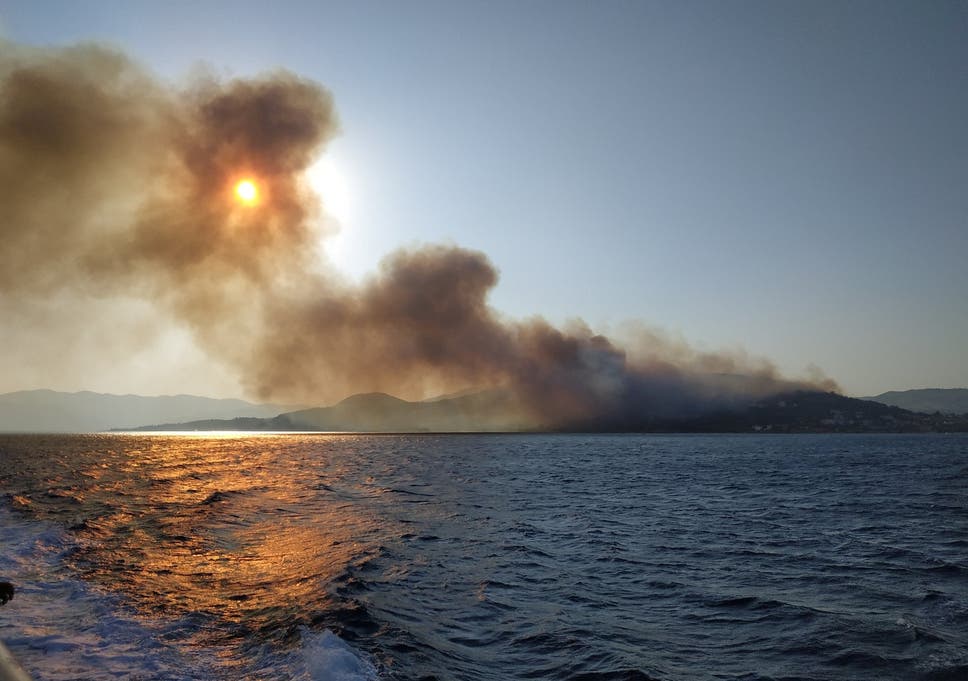 Î‘Ï€Î¿Ï„Î­Î»ÎµÏƒÎ¼Î± ÎµÎ¹ÎºÏŒÎ½Î±Ï‚ Î³Î¹Î± Tourists evacuated from the Greek island of Samos due to wildfires