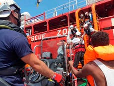 Spain coastguard rescues more than 200 refugees crossing Mediterranen