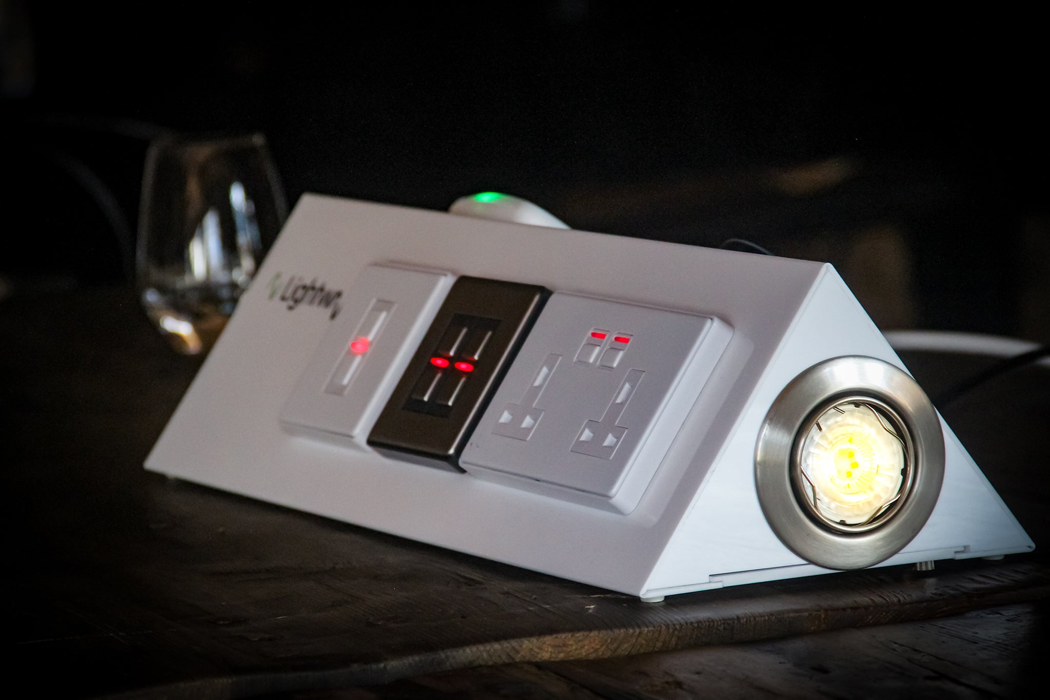 Lightwave’s smart dimmer light