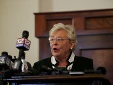 Alabama governor Kay Ivey apologises for wearing blackface but refuses to resign