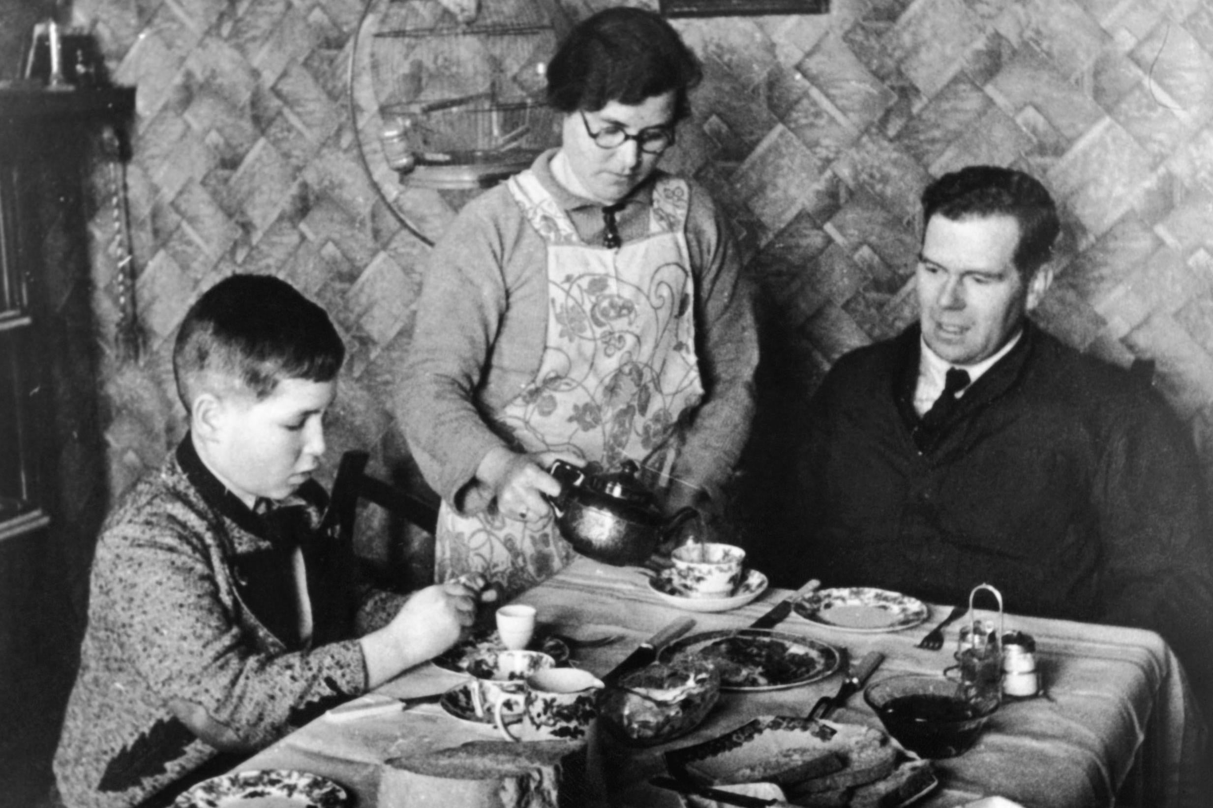 Eleven-year-old Otto Busch from Vienna moves in with the Guest family in 1939