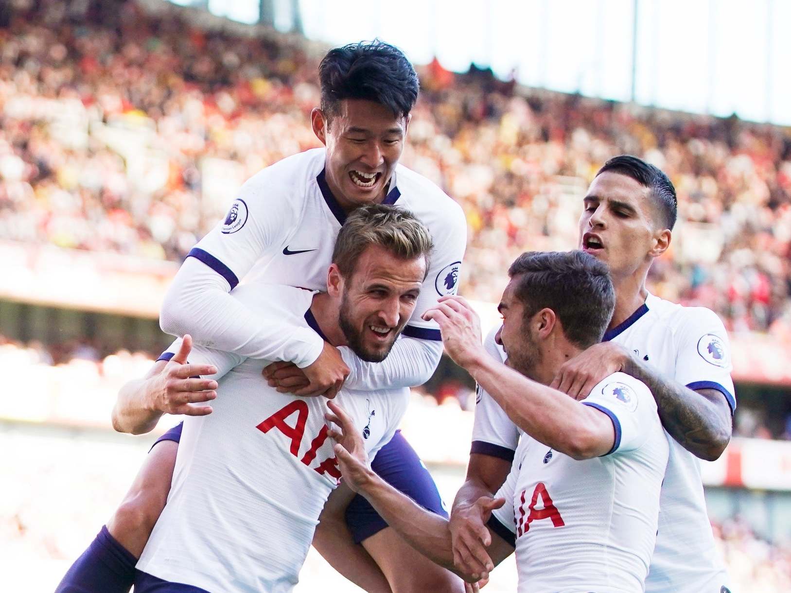 Spurs celebrate after Kane converts from the spot