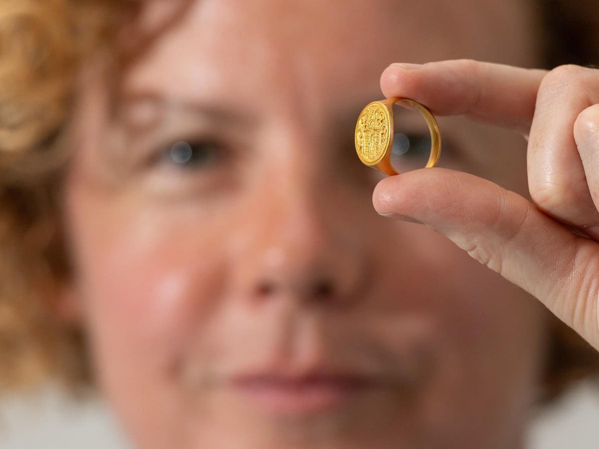 Gold ring found by metal detectorist near Loch Lomond could fetch £10,000 at auction