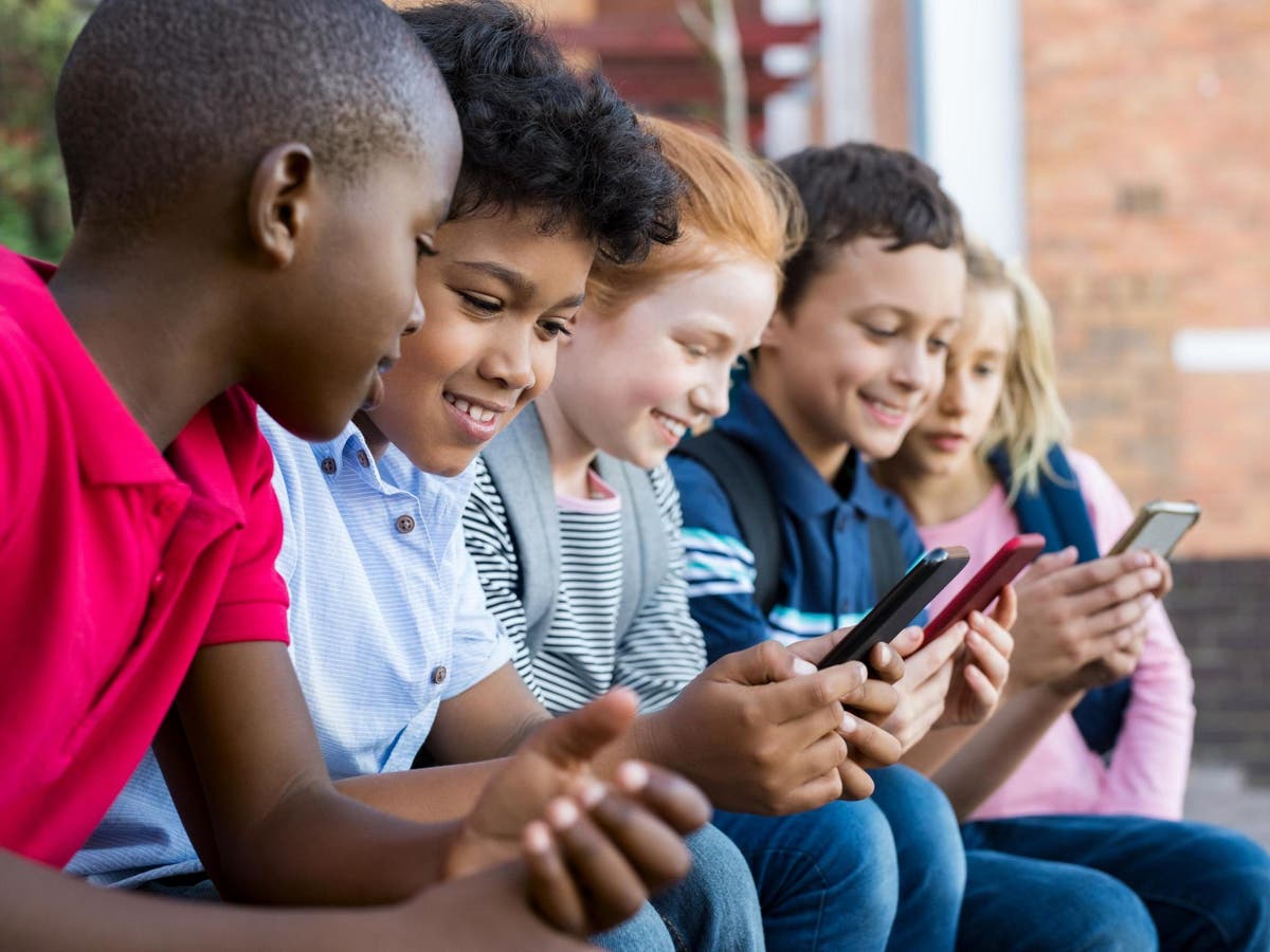 Most of all children like. Общение со сверстниками. Most of all children like. Ребенок дигитал. Most of all children like.