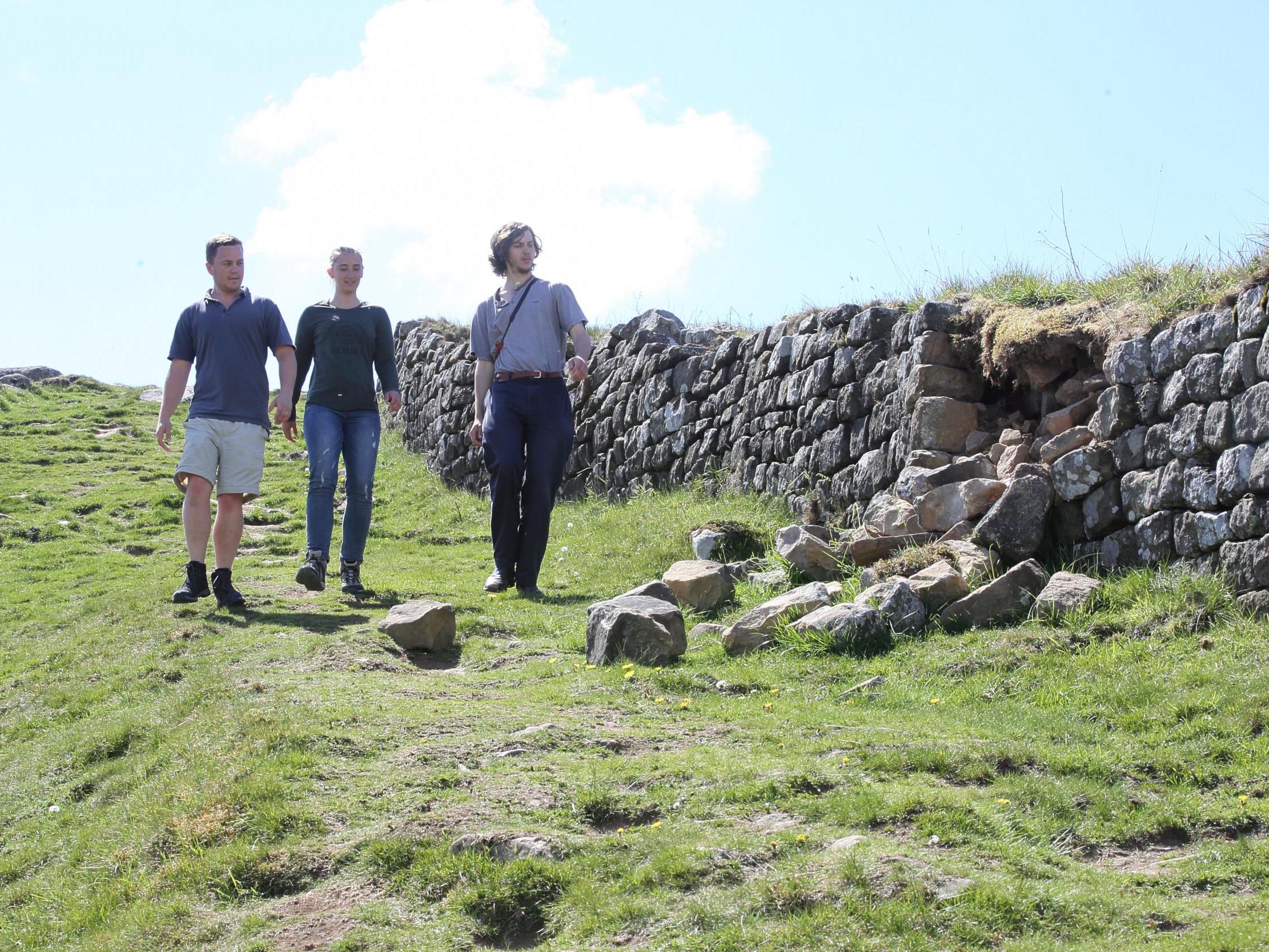 Police are to patrol Hadrian's Wall to protect it from being damaged by rogue "nighthawk" metal detectorists.