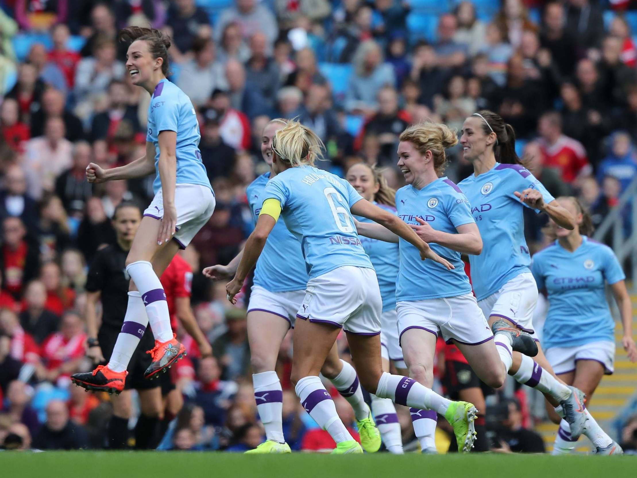 Man City vs Manchester United: Caroline Weir wondergoal lights up record day for women's game