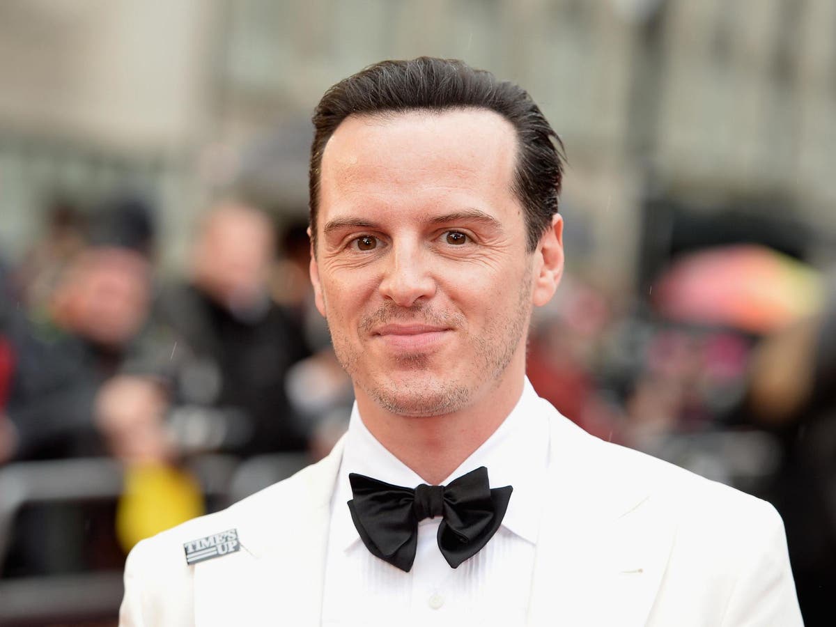 Andrew Scott forced to halt Hamlet after audience member started working on laptop