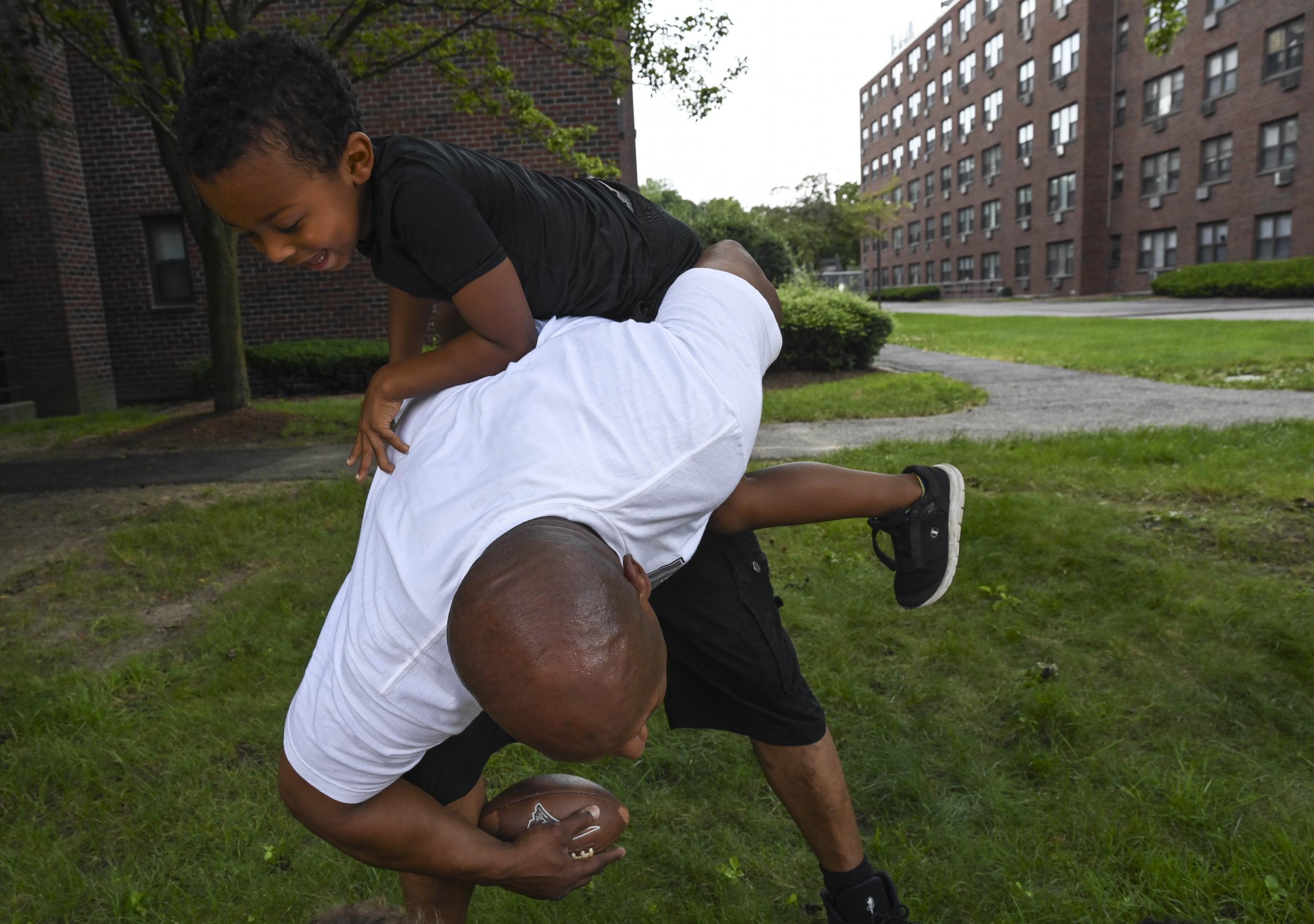 Lincoln plays with his seven-year-old grandson, Jahvon. He wants to provide for his three grandchildren in a way he failed to do as a father