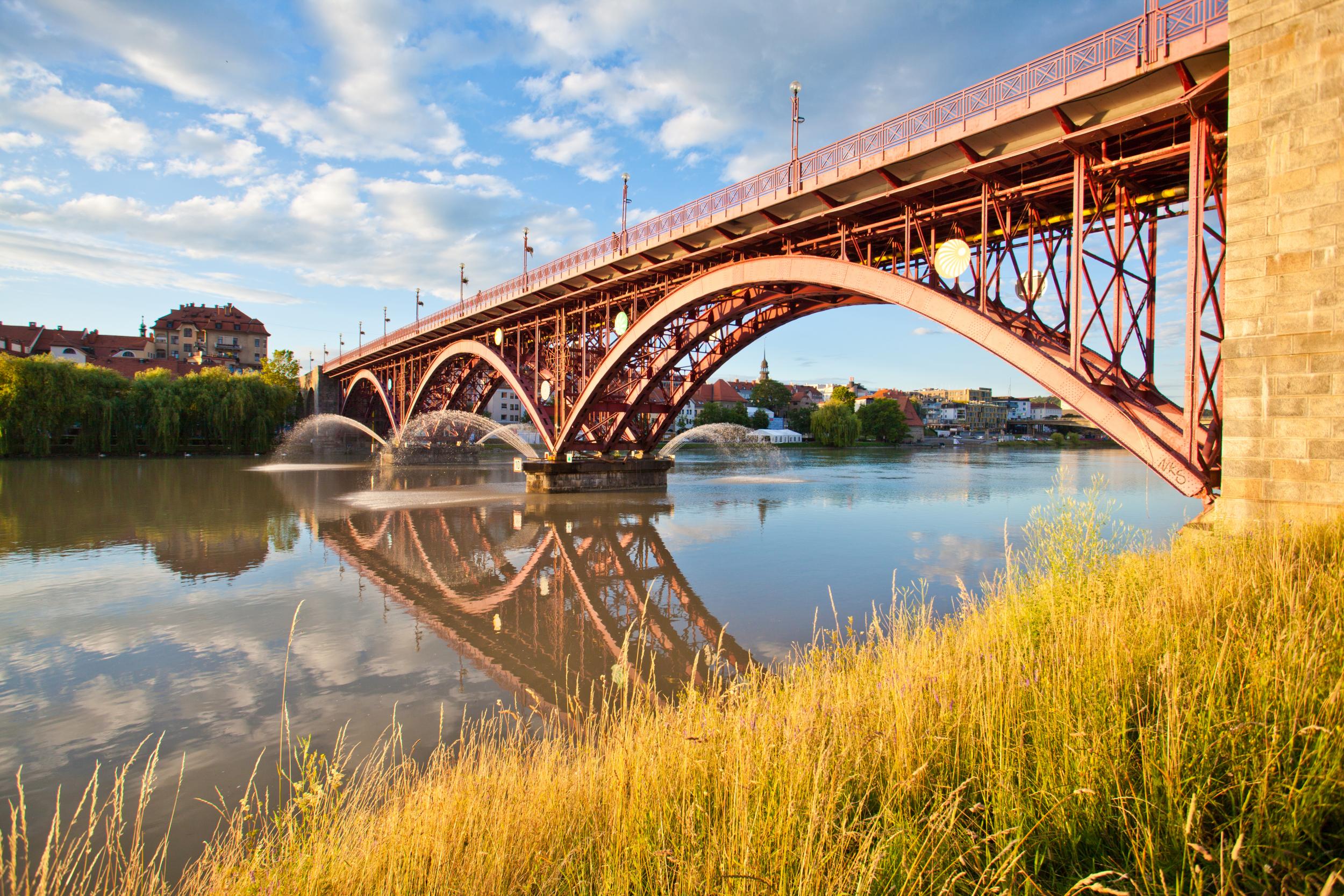 Maribor's steel-arched Old Bridge (Jost Gantar/slovenia.info)