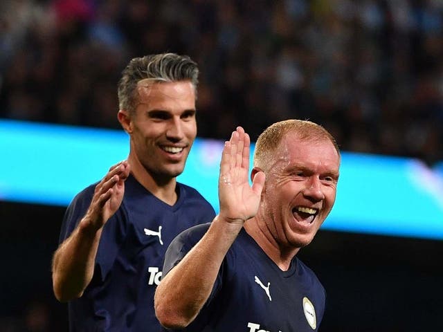 Van Persie and Scholes celebrate with Keane