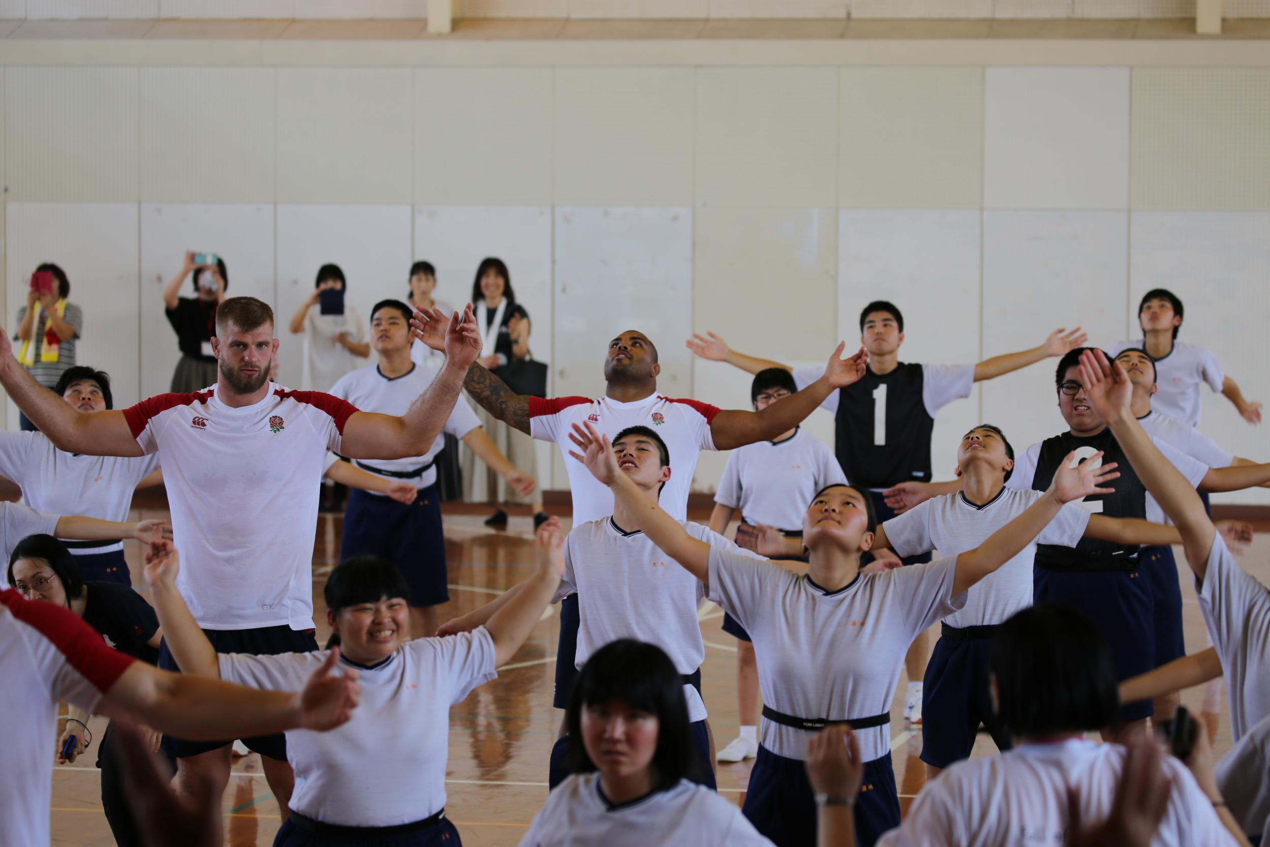 England visited two schools during their stay in Miyazaki