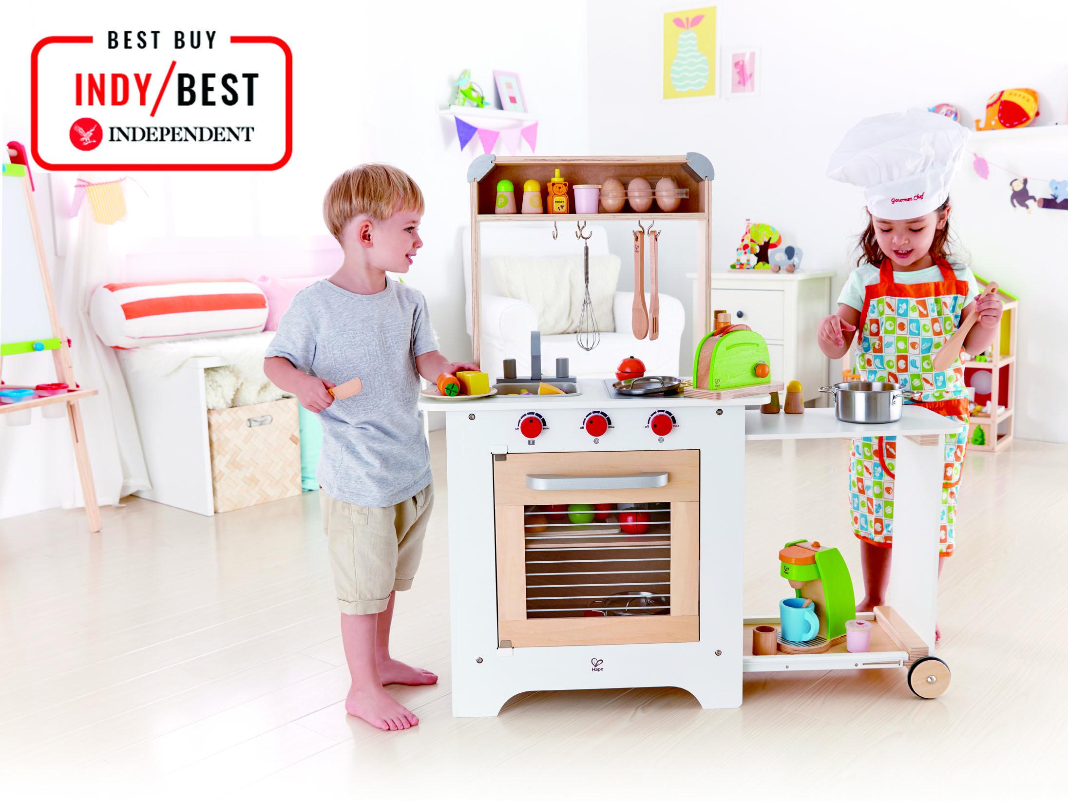 squirrel play wooden kitchen