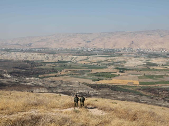 <p>Israeli soldiers stand guard in an outpost overlooking Beit Shean (file photo)</p>