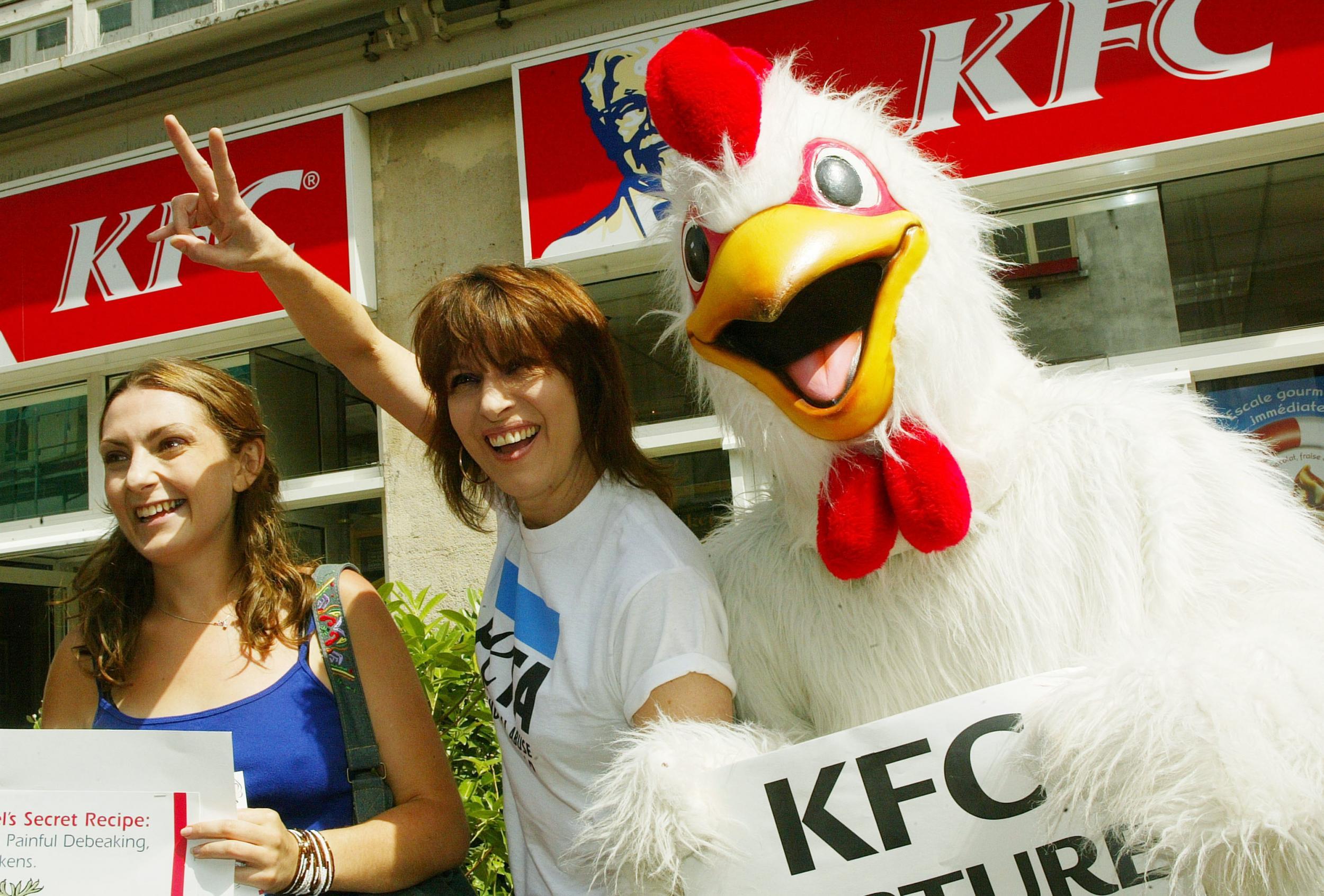 Chrissie Hynde at a Peta demonstration outside a KFC restaurant in 2003 (Getty)